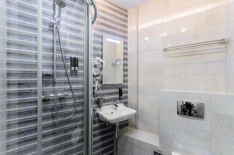 Bathroom 4, Capsule Hotel Capsula, Central