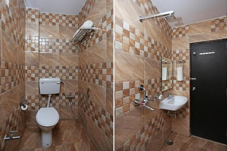 Bathroom 4, Hotel Sahu Near Kashi Vishwanath Temple Gate, Varanasi