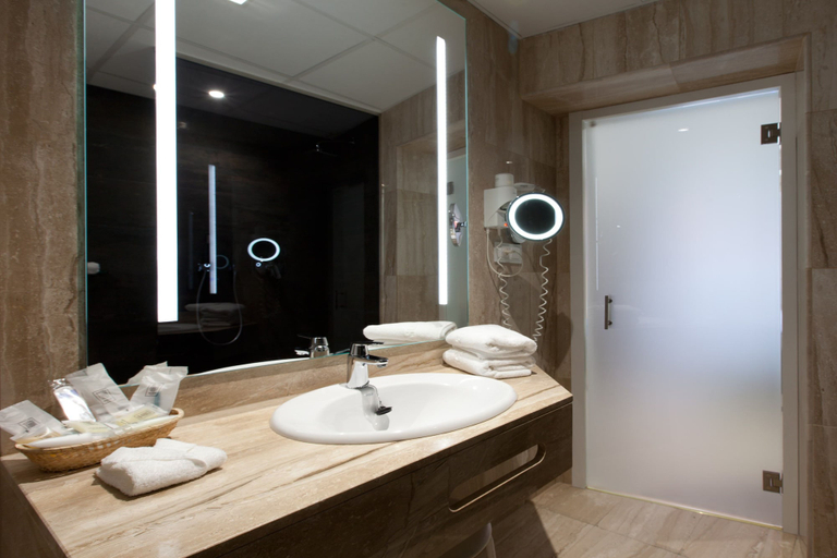 Bathroom 4, Hotel Europa, Madrid