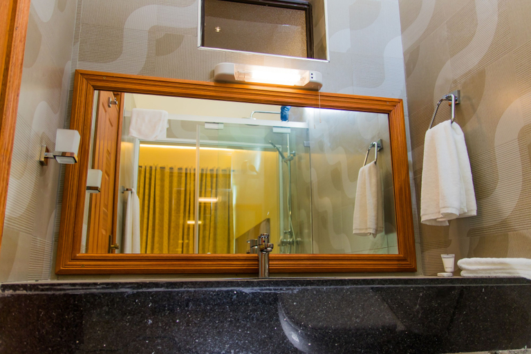 Bathroom 5, Verona Hotel & Conference Center, Juja