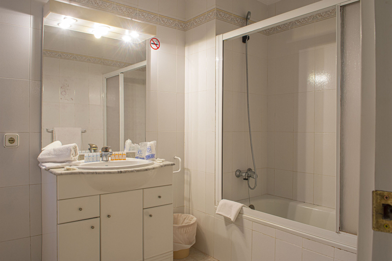 Bathroom 4, Hostal Sa Paissa - Adults Only, Baleares