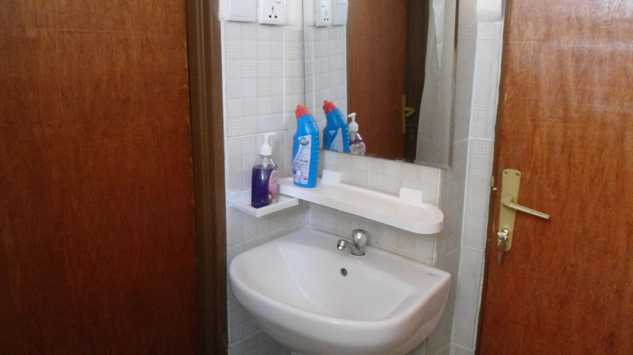 Bathroom, Glads Apartment, Kicukiro