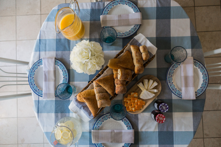 Food & Drinks 5, QuickStay Lake Simcoe Homestyle Cottage Private Beach, York
