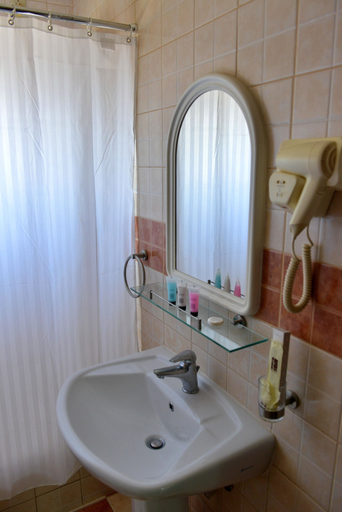 Bathroom 5, Almawasim Alarbaa Establishment For Serviced Apartments, Al Jubail