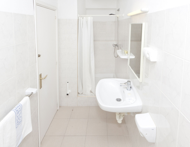 Bathroom 5, Hotel Figueretes, Baleares