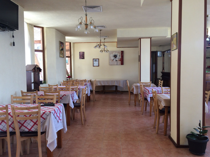 Food & Drinks, Four Leaf Clover Apartments to Rent, Bansko