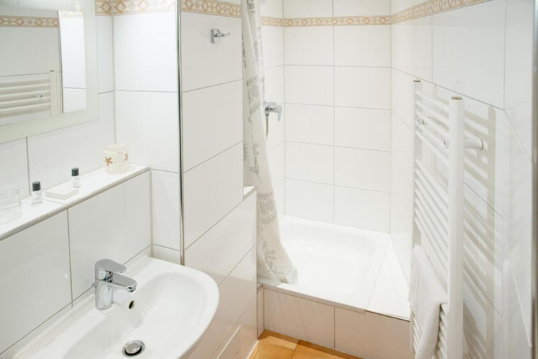 Bathroom 5, Barcelona Bed & Breakfast, Düsseldorf