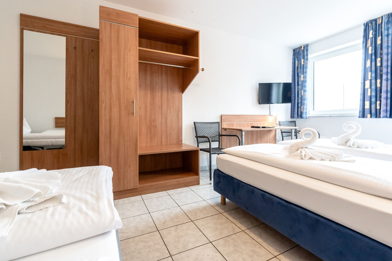 Bedroom 4, Hotel Fresh INN, München