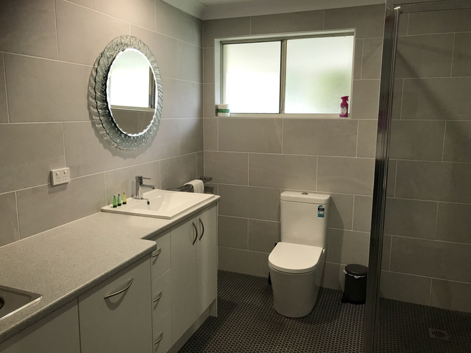 Bathroom 5, Ulladulla Motel, Shoalhaven - Pt B