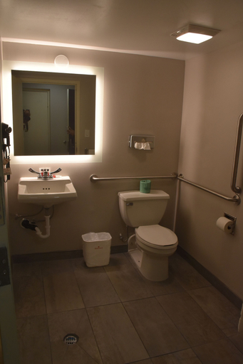 Bathroom 5, Ramada by Wyndham Vineland Millville Area, Cumberland