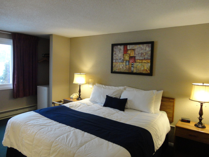 Bedroom 3, Eastern Inn & Suites, Carroll