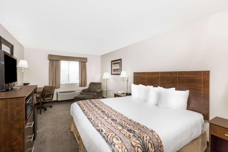 Bedroom 3, Baymont by Wyndham LeMars, Plymouth