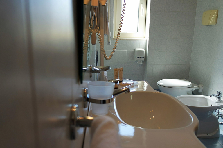 Bathroom 5, Hotel Sait, Messina