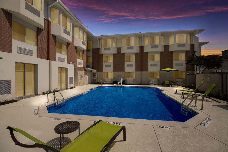 Sport & Beauty 5, SpringHill Suites by Marriott Dallas NW Hwy/I35E, Dallas