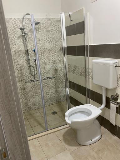 Bathroom 4, Hotel Poker, Napoli