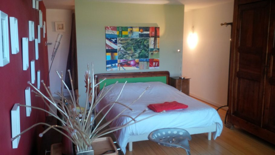 Bedroom 4, Homestay Le Corbusier 5 ieme Rue, Loire