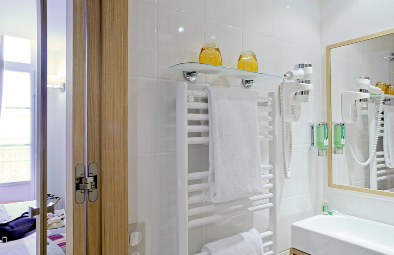 Bathroom 4, Best Western Hotel du Mucem, Bouches-du-Rhône