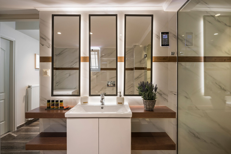 Bathroom 5, Sun Ray Luxury Apartments, Crete