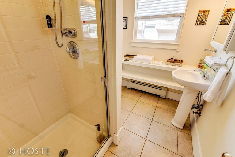 Bathroom 4, 3BR Classic Home Quiet Neighborhooddog Friendly, El Paso