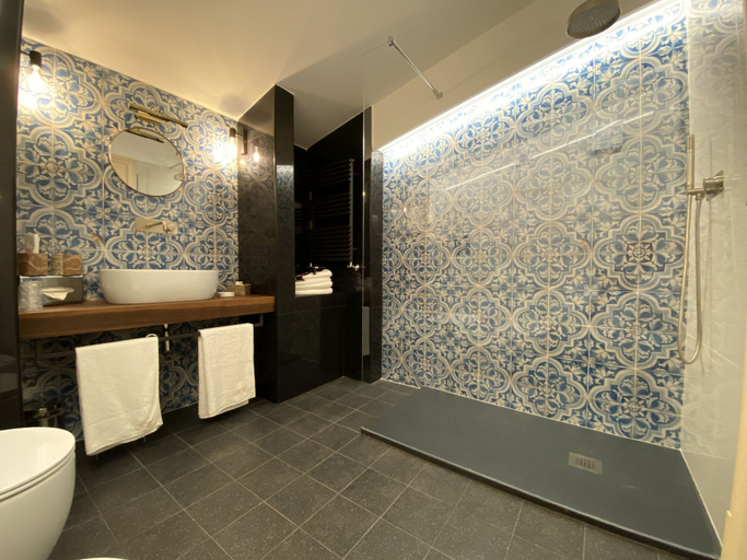Bathroom 5, Baglio Della Luna, Agrigento