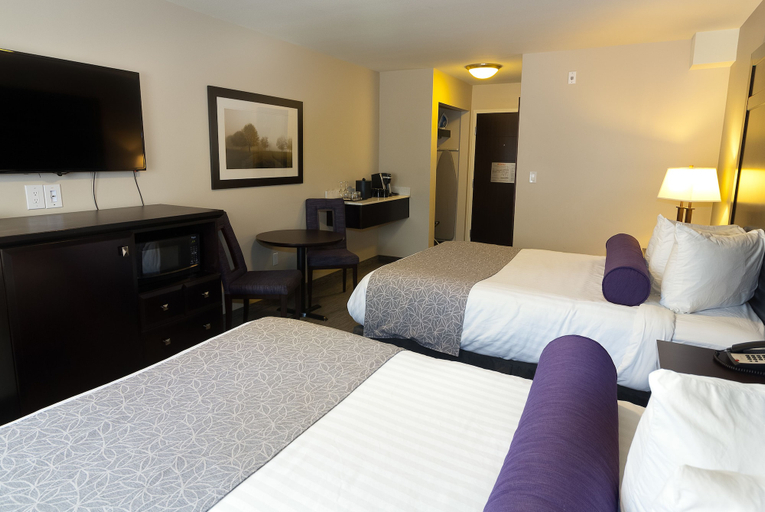 Bedroom 3, The Kanata by BCMInns Blairmore, Division No. 15