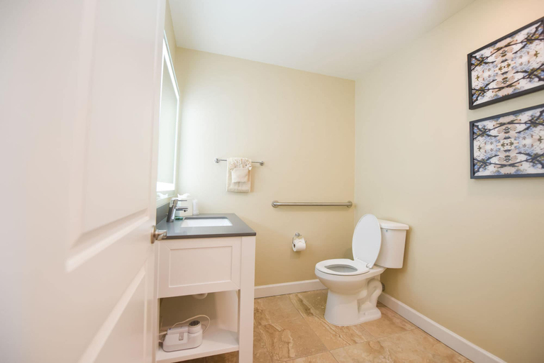 Bathroom 4, Waterside Suites & Marina, Monroe