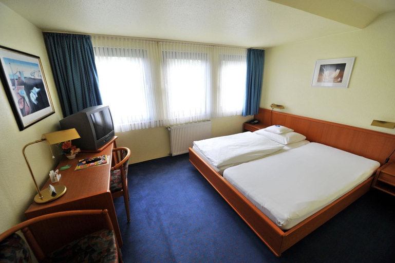 Bedroom 4, Hotel Zur Flora, Essen