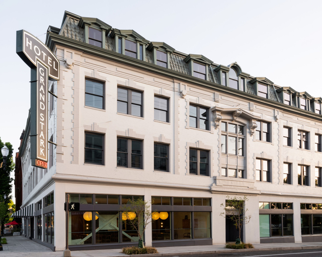 Exterior & Views 2, Hotel Grand Stark, Multnomah