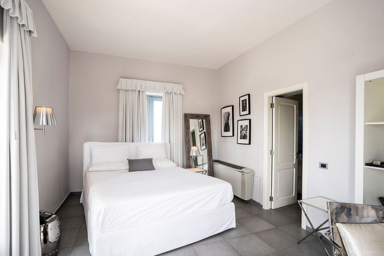 Bedroom 3, La Suite Boutique Hotel, Napoli