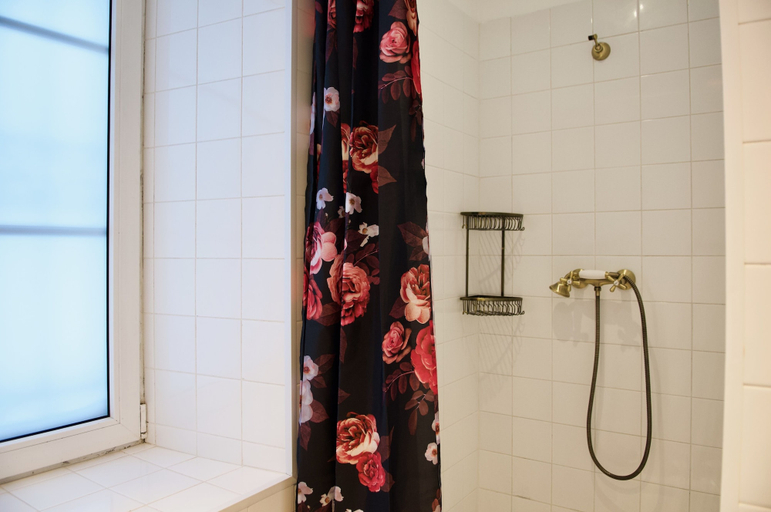 Bathroom 5, Strawberry Duck Moscow - Hostel, Central