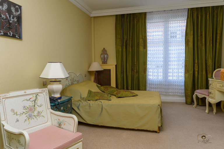 Bedroom 4, Hotel de la Cloche, Marne