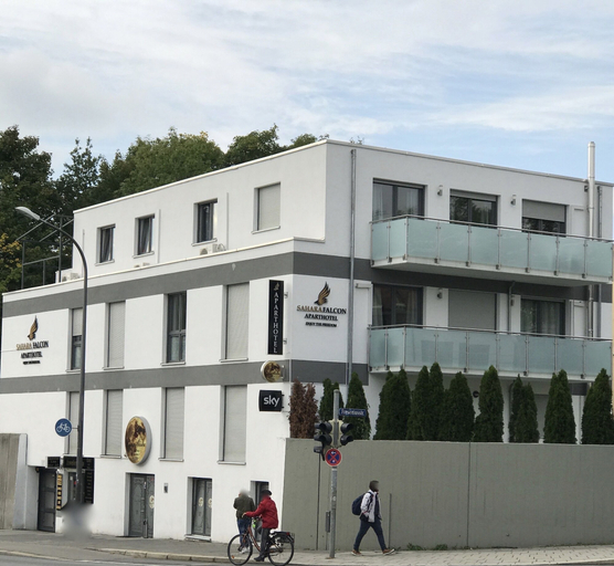 Exterior & Views 2, Sahara Falcon, München