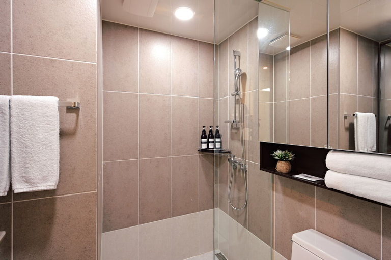 Bathroom, Leeinstay Hotel, Geoje