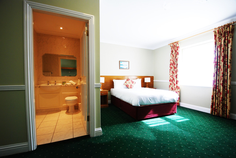 Bedroom 3, Benners Hotel