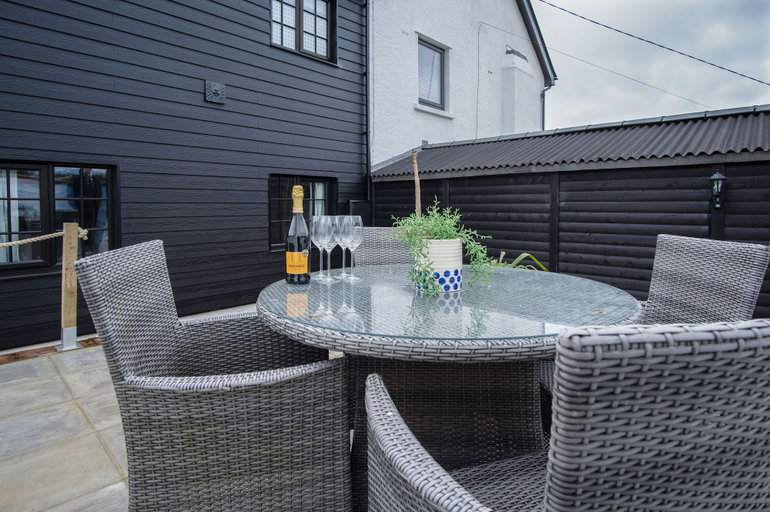 Food & Drinks, The Old Spa - 2 Bedroom Cottage - Pleasant Valley, Pembrokeshire