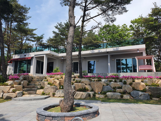 Exterior & Views 2, Good Caravan Pension, Miryang