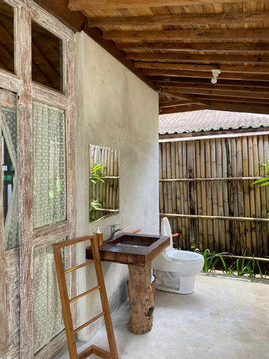 Exterior & Views 10