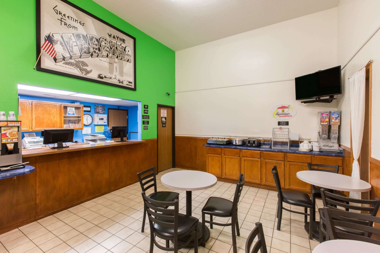 Food & Drinks 5, Super 8 by Wyndham Wayne, Wayne