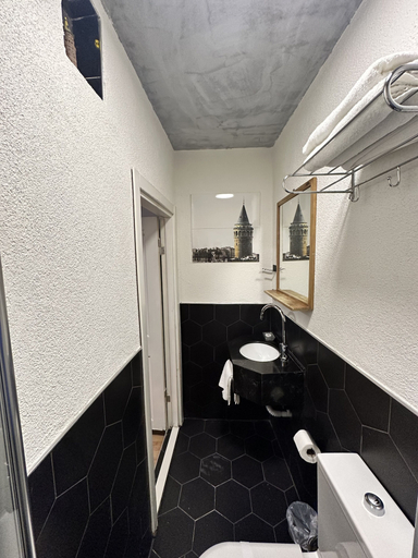 Bathroom 5, Corner Hot, Beşiktaş
