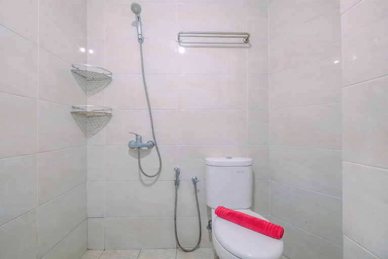 Bathroom 5, Comfort 1BR Apartment at Mustika Golf Residences, Cikarang