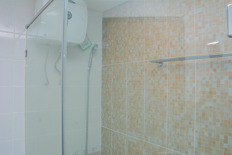 Bathroom 5, Spacious 2BR at Royal Olive Apartment, South Jakarta