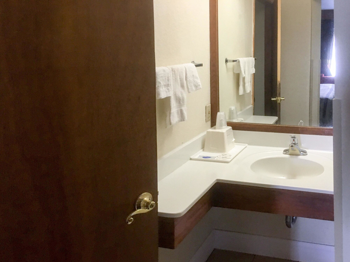 Bathroom 4, Days Inn by Wyndham Thomson, McDuffie