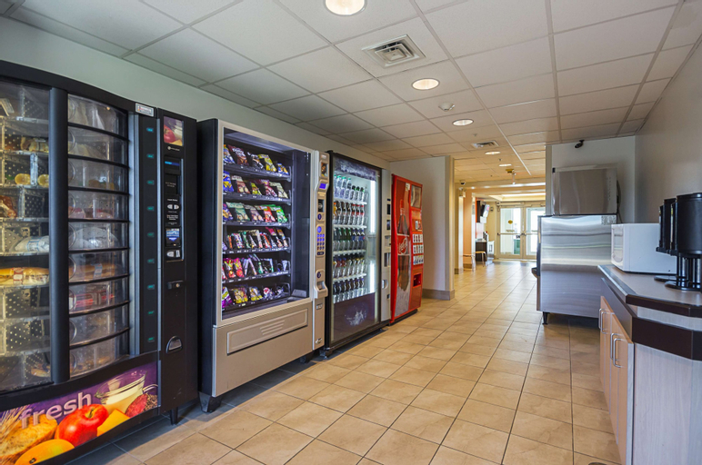 Food & Drinks 5, Motel 6 Whitby, ON - Toronto East, Durham