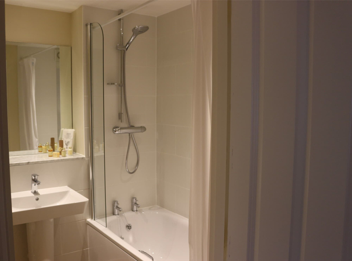 Bathroom 5, The Colesbourne Inn, Gloucestershire