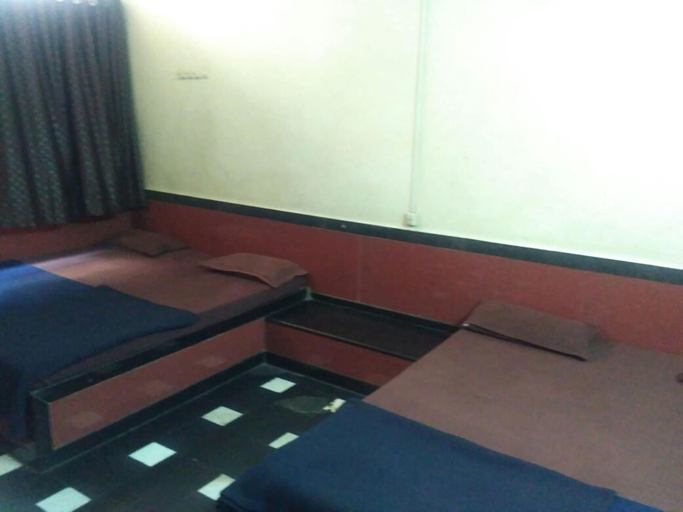 Bedroom 2, Sun Moon Guest House, Nashik