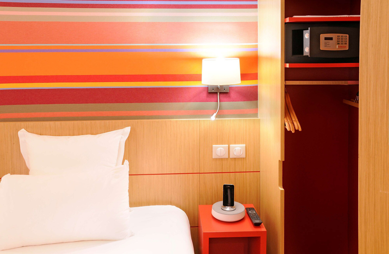 Bedroom 3, Best Western Hotel du Mucem, Bouches-du-Rhône