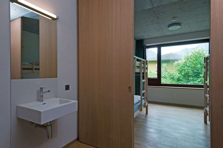 Bathroom 5, Youth Hostel Interlaken, Interlaken
