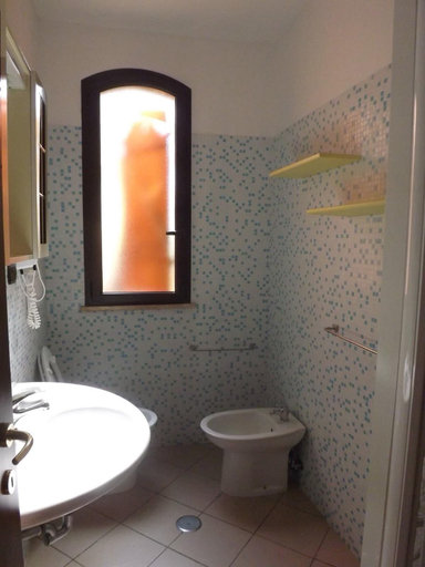 Bathroom 4, Al Canto delle Sirene, Latina