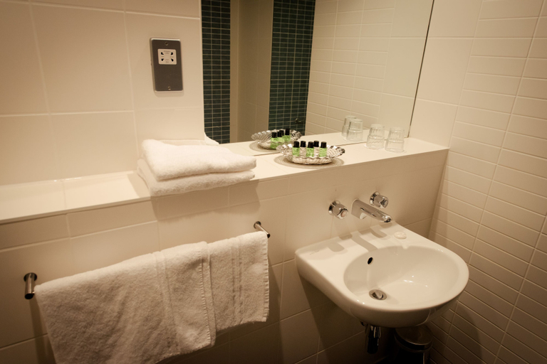 Bathroom 5, Aspect Hotel Dublin Park West, Dublin