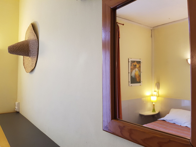 Bedroom 4, Hôtel du Centre, Hautes-Pyrénées